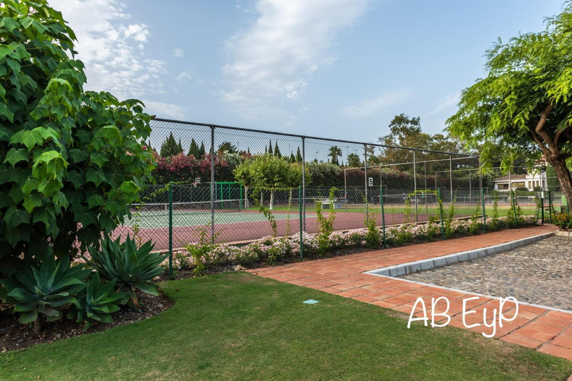 Alcazaba Beach Apartment Estepona Exterior photo