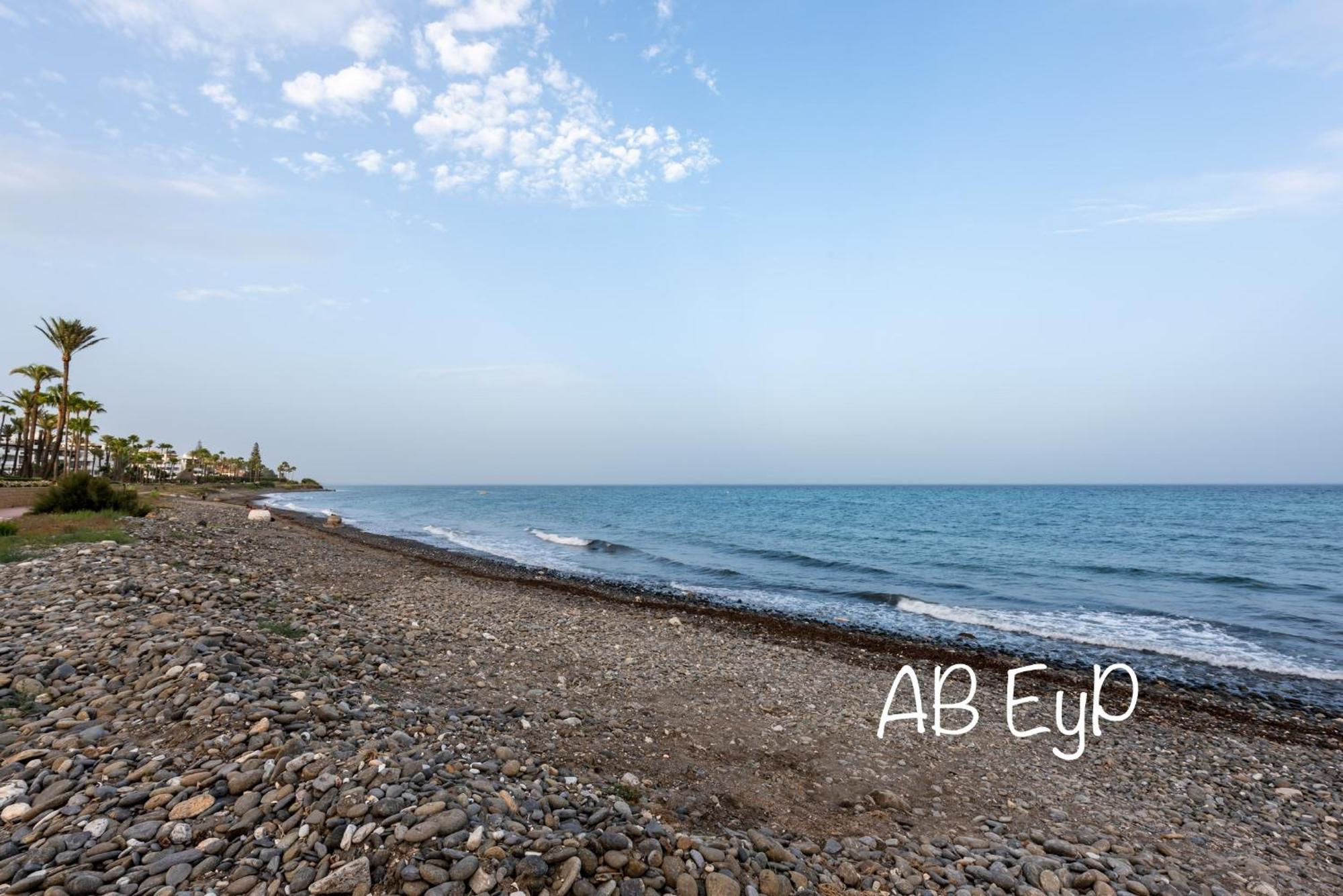 Alcazaba Beach Apartment Estepona Exterior photo
