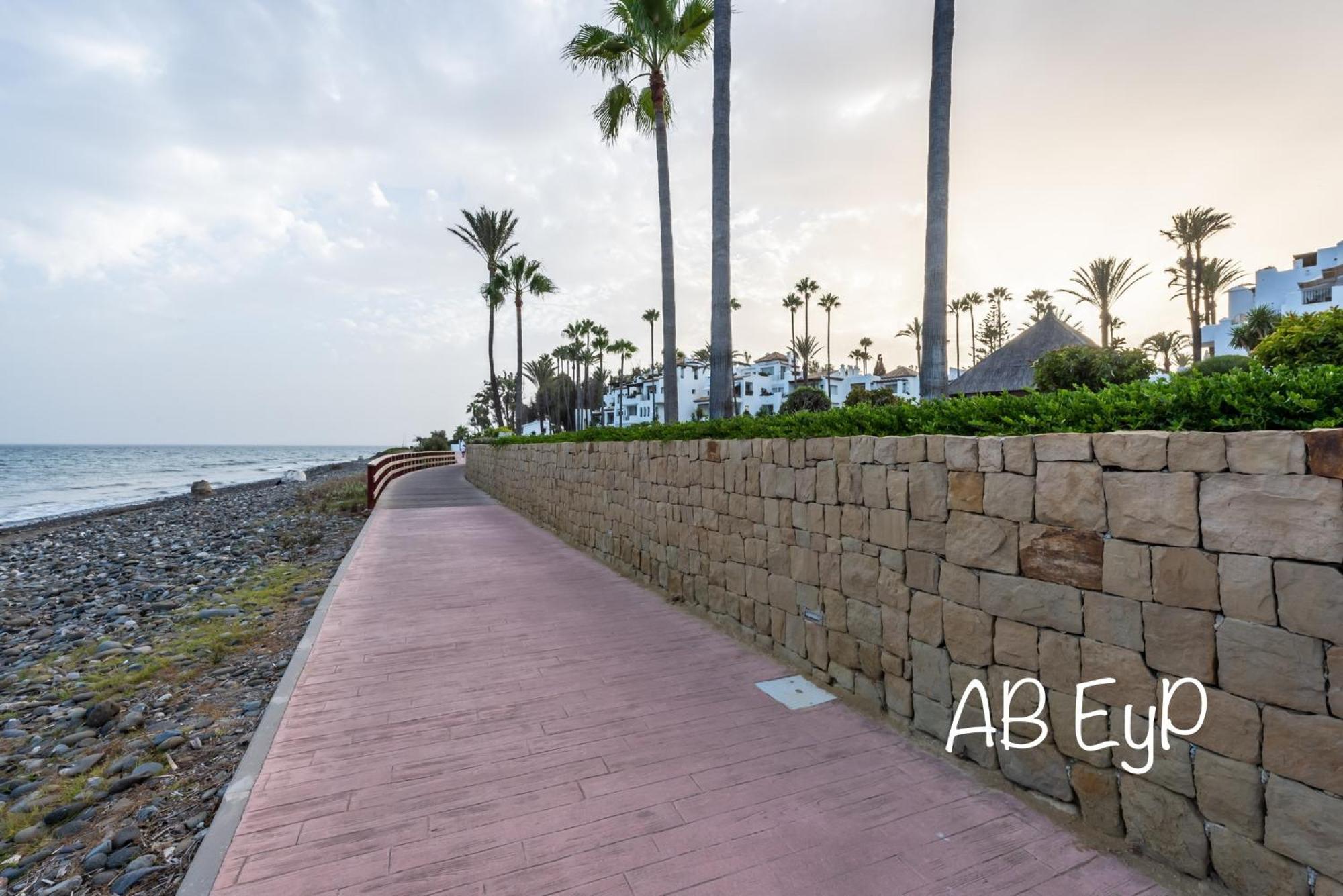 Alcazaba Beach Apartment Estepona Exterior photo