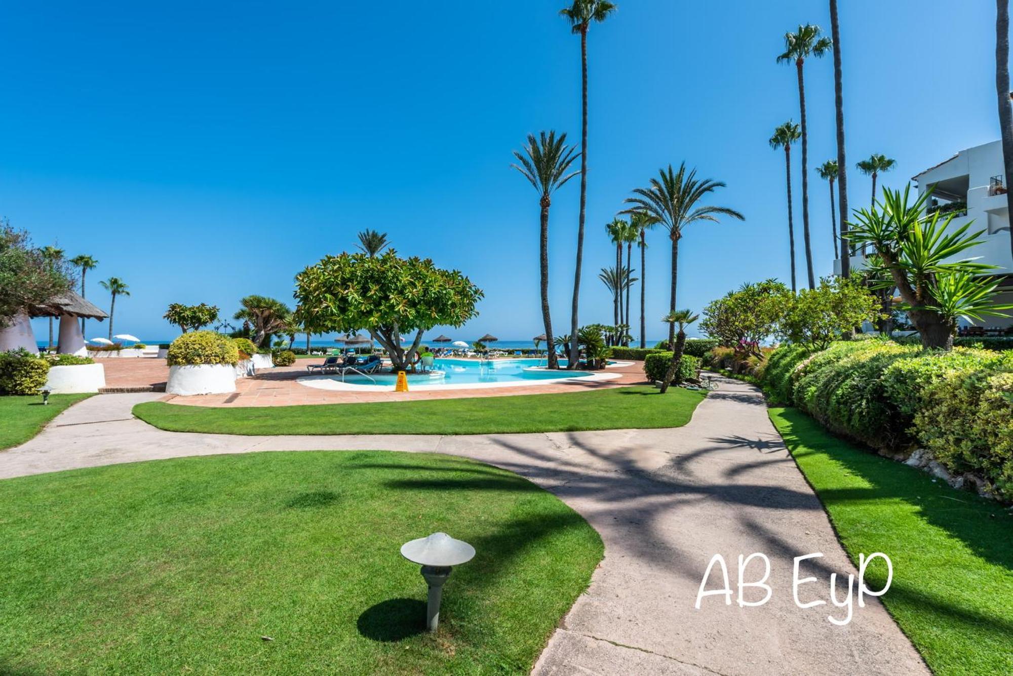 Alcazaba Beach Apartment Estepona Exterior photo