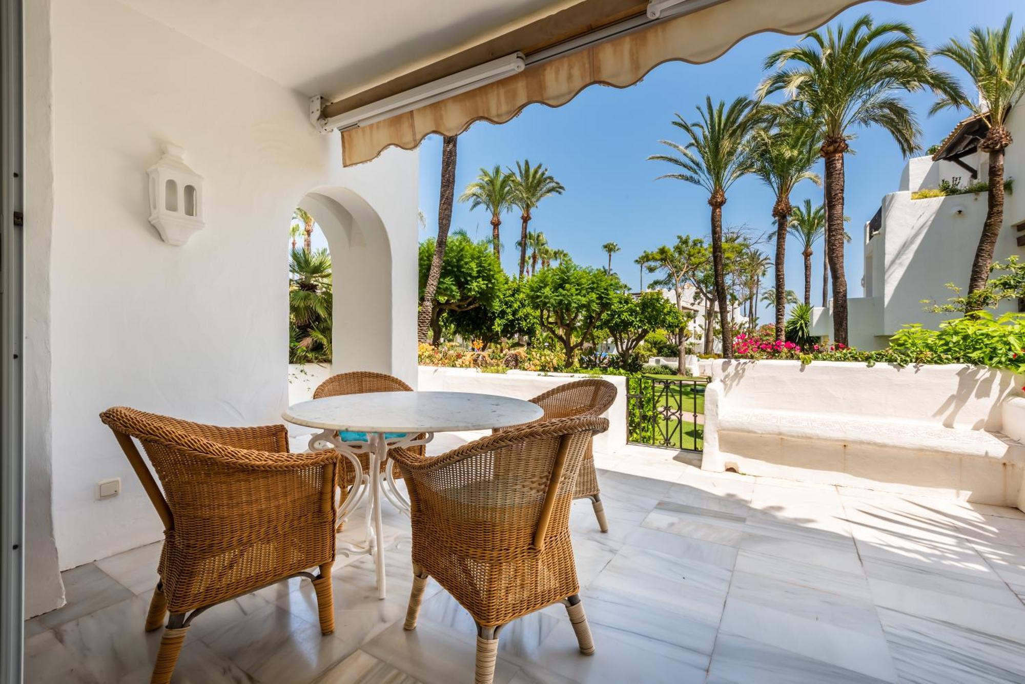 Alcazaba Beach Apartment Estepona Exterior photo