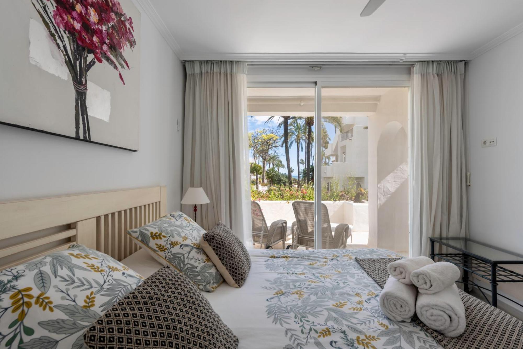 Alcazaba Beach Apartment Estepona Exterior photo
